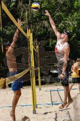 Beachvolleyball Turnier - BVV Beach Cup Ingolstadt - Kim Huber (rotes Trikot) Ingolstadt und Andrej German (weisses Trikot) Niederviehbach