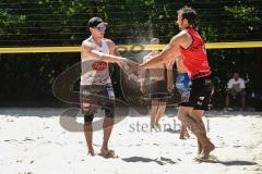 Beachvolleyball Turnier - BVV Beach Cup Ingolstadt - Kim Huber (rotes Trikot) Ingolstadt und Andrej German (weisses Trikot) Niederviehbach, Jubel