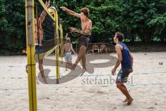 Beachvolleyball Turnier - BVV Beach Cup Ingolstadt - Kim Huber (blaues Trikot) Ingolstadt und Tobias Besenböck  (ohne Trikot) ASV Dachau