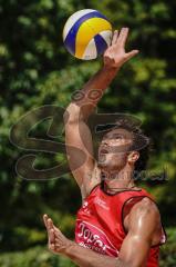 Beachvolleyball Turnier - BVV Beach Cup Ingolstadt - Kim Huber (rotes Trikot) Ingolstadt und Andrej German (weisses Trikot) Niederviehbach