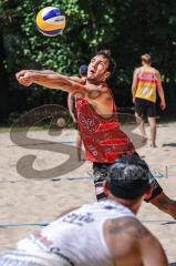 Beachvolleyball Turnier - BVV Beach Cup Ingolstadt - Kim Huber (rotes Trikot) Ingolstadt und Andrej German (weisses Trikot) Niederviehbach