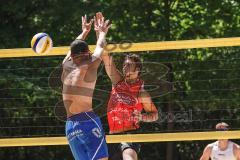 Beachvolleyball Turnier - BVV Beach Cup Ingolstadt - Kim Huber (rotes Trikot) Ingolstadt und Andrej German (weisses Trikot) Niederviehbach