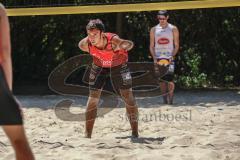 Beachvolleyball Turnier - BVV Beach Cup Ingolstadt - Kim Huber (rotes Trikot) Ingolstadt und Andrej German (weisses Trikot) Niederviehbach