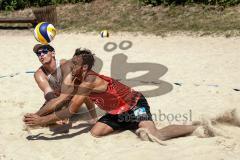 Beachvolleyball Turnier - BVV Beach Cup Ingolstadt - Kim Huber (rotes Trikot) Ingolstadt und Andrej German (weisses Trikot) Niederviehbach