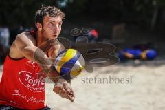 Beachvolleyball Turnier - BVV Beach Cup Ingolstadt - Kim Huber (rotes Trikot) Ingolstadt und Andrej German (weisses Trikot) Niederviehbach