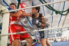 Boxen - Amateure - Vergleichskampf - BC Ingolstadt - 1860 München - Halbschwergewicht - Sieg nach Punkten harter Kampf Omid Akbani (blau BCI) gegen Utkin Ital (rot 1860)