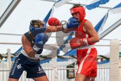 Boxen - Amateure - Vergleichskampf - BC Ingolstadt - 1860 München - Frauen Weltergewicht - Alexandra Stern (rot 1860) gegen Miriam Rautenberg (blau BCI) - Sieg nach Punkten Stern