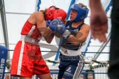 Boxen - Amateure - Vergleichskampf - BC Ingolstadt - 1860 München - Frauen Weltergewicht - Alexandra Stern (rot 1860) gegen Miriam Rautenberg (blau BCI) - Sieg nach Punkten Stern