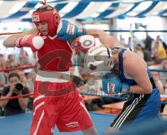 Amateur Deutsche Meisterschaft FrauenBoxen in Eichstätt - nks Natali Kalinowski (Berlin) rechts Siegerin aus Bayern Julia Irmen