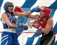 Amateur Deutsche Meisterschaft FrauenBoxen in Eichstätt - links Christina Hammer (TH) rechts Siegerin Orlovic Nicolina Bayern