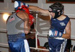 Boxen - Vergleichskampf - BC Ingolstadt : Berlin Wedding - rechts Winter Johannes IN links Yazar Ahmet