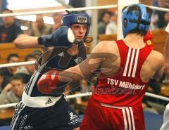 BoxClub Ingolstadt - TSV Mühldorf - links Viktor Winkert gegen den Frankenmeister Ulybaev