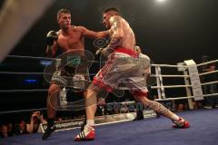 Fight-Night Profi-Boxen - München - Internationale Deutsche Meisterschaft BDB - Toni Kraft (München, dunkle Hose) - Tomas Adamek (Tschechische Republik, weiße Hose)