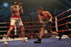 Fight-Night Profi-Boxen - München - Internationale Deutsche Meisterschaft BDB - Toni Kraft (München, dunkle Hose) - Tomas Adamek (Tschechische Republik, weiße Hose)