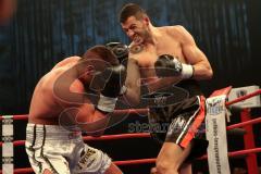 Fight-Night Profi-Boxen - München - Astrit Klimenta (weiße Hose Austria) gegen Andrej Pesic (schwarze Hose Serbien)