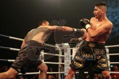 Fight-Night Profi-Boxen - München - Eisbach Studios  - Profi Debüt - Emre Cukur (München) - Dejan Krneta (Bosnien Herzegowina) - Cukur Sieger nach Punkten, rechts