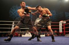 Fight-Night Profi-Boxen - München - Eisbach Studios  - Profi Debüt - Emre Cukur (München) - Dejan Krneta (Bosnien Herzegowina) - Cukur Sieger nach Punkten, rechts