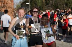 Die ersten drei Frauen beim Ingolstädter Halbmarathon 2010
v.l.: , Mary OLeary (1.), Haimanot Haile (2.)