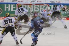 DEL - Eishockey - Saison 2020/21 - ERC Ingolstadt - Krefeld Pinguine - Nikita Quapp Torwart (#3 Krefeld) - Nikita Shatsky (#25 Krefeld) - Laurin Braun (#12 Krefeld) - Foto: Jürgen Meyer