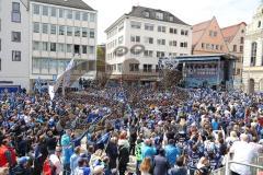 ERC Ingolstadt - Vizemeisterschaftsfeier am Rathausplatz - Saison 2022/2023 - Fans am Rathausplatz - Foto: Meyer Jürgen