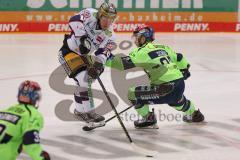 DEL - Eishockey - Saison 2020/21 - ERC Ingolstadt - Eisbären Berlin - Parker Tuomie (#10 Berlin) - Simon Schütz (#97 ERCI) - Foto: Jürgen Meyer