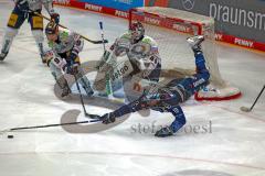 Penny DEL - Eishockey - Saison 2021/22 - ERC Ingolstadt - Eisbären Berlin -  Torwart Tobias Ancicka (Nr.45 - Eisbären Berlin) - Wojciech Stachowiak (#19 ERCI) mit einer Flugeinlage - - Foto: Jürgen Meyer