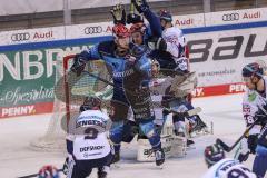 DEL - ERC Ingolstadt - Eisbären Berlin - Playoffs HF - Tumult vor dem Berliner Tor, Ryan Kuffner (12 - ERC) Torwart Mathias Niederberger (Nr.35 - Eisbären Berlin) Ryan Kuffner (12 - ERC)