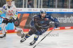 Penny DEL - Eishockey - Saison 2021/22 - ERC Ingolstadt - Fischtown Pinguins Bremerhaven -  Louis Brune (#50 ERCI) - Foto: Jürgen Meyer