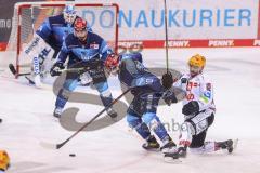 DEL - ERC Ingolstadt - Bremerhaven - Zweikampf um den Puck, Mirko Höfflin (10 ERC) Dominik Uher (Nr.26 - Fischtown Pinguins Bremerhaven), Brandon DeFazio (24 ERC)