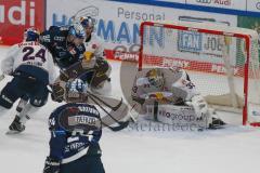 Penny DEL - Eishockey - Saison 2021/22 - ERC Ingolstadt - Red Bull München - Jerome Flaake (#90 ERCI) - Danny aus den Birken Torwart (#33 München) -  Foto: Jürgen Meyer
