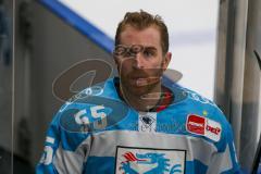 Penny DEL - Eishockey - Saison 2021/22 - ERC Ingolstadt - Krefeld Pinguine -  David Warsofsky (#55 ERCI) nach dem  warm machen  -Foto: Jürgen Meyer