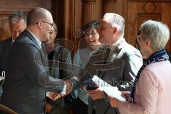 ERC Ingolstadt - Vizemeisterschaftsfeier am Rathausplatz - Saison 2022/2023 - Christian Sohlmann Trainer - nimmt die Medaille in Empfang -  - OB Dr. Christian Scharpf -  - Foto: Meyer Jürgen