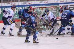 DEL - ERC Ingolstadt - Eisbären Berlin - Playoffs HF - Tim Wohlgemuth (33 - ERC) Mirko Höfflin (10 ERC) Brandon DeFazio (24 ERC) vor Torwart Mathias Niederberger (Nr.35 - Eisbären Berlin)