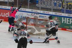 Penny DEL - Eishockey - Saison 2021/22 - ERC Ingolstadt - Nürnberg Ice Tigers - Der 1:0 Führungstreffer durch Frederik Storm (#9 ERCI) - Niklas Treutle Torwart (#31 Nürnberg) -  Foto: Jürgen Meyer
