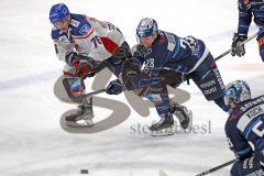 Penny DEL - Eishockey - Saison 2021/22 - ERC Ingolstadt - Adler Mannheim - Samuel Soramies (#28 ERCI) - Arkadiusz Dziambor (#76 Mannheim) -  Foto: Meyer Jürgen