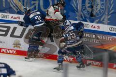 Penny DEL - Eishockey - Saison 2021/22 - ERC Ingolstadt - Kölner Haie - Ben Marshall (#45 ERCI) - Luis Üffing (#42 Köln) - Justin Feser (#71 ERCI) -  Foto: Stefan Bösl