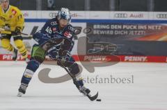 Penny DEL - Eishockey - Saison 2021/22 - ERC Ingolstadt - Krefeld Pinguine - Tim McGauley (#23 ERCI) -  Foto: Jürgen Meyer