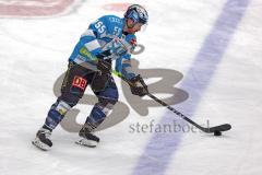 Penny DEL - Eishockey - Saison 2021/22 - ERC Ingolstadt - Grizzlys Wolfsburg - David Warsofsky (#55 ERCI) beim warm machen -  Foto: Jürgen Meyer