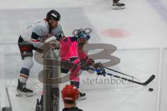 Penny DEL - Eishockey - Saison 2021/22 - ERC Ingolstadt - Nürnberg Ice Tigers -  Ben Marshall (#45 ERCI) - Jake Ustorf (#48 Nürnberg) - Foto: Jürgen Meyer