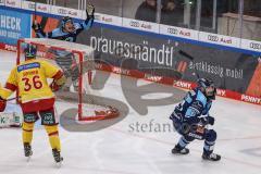 DEL; Playoffs; ERC Ingolstadt - DEG Düsseldorf; Tor Jubel Treffer Siegtreffer Stefan Matteau (17 ERC) rechts