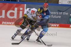 DEL - Eishockey - Saison 2020/21 - ERC Ingolstadt - Krefeld Pinguine - Lucas Lessio (#6 Krefeld) - Louis-Marc Aubry (#11 ERCI) - Foto: Jürgen Meyer