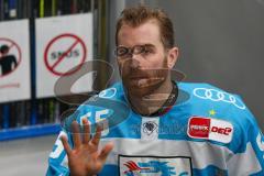 Penny DEL - Eishockey - Saison 2021/22 - ERC Ingolstadt - Krefeld Pinguine -  David Warsofsky (#55 ERCI) nach dem  warm machen  -Foto: Jürgen Meyer