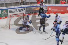 DEL - Eishockey - Saison 2020/21 - ERC Ingolstadt - EHC Red Bull München - Der 2:2 Ausgleichstreffer durch Mathew Bodie (#22 ERCI) - Danny aus den Birken Torwart (#33 München) - Frederik Storm (#9 ERCI) - jubel - Foto: Jürgen Meyer