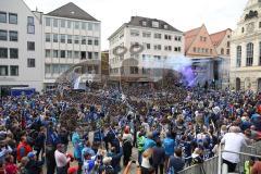 ERC Ingolstadt - Vizemeisterschaftsfeier am Rathausplatz - Saison 2022/2023 - Fans am Rathausplatz - Foto: Meyer Jürgen