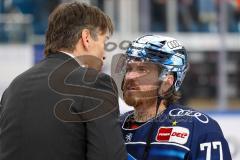 Penny DEL - Pre-Playoff - Spiel 2 - Eishockey - Saison 2021/22 - ERC Ingolstadt - Kölner Haie - Chris Bourque (#77 ERCI) im Gespräch mit Uwe Krupp Trainer Köln nach dem Spiel -  Foto: Jürgen Meyer