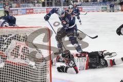 DEL - ERC Ingolstadt - Kölner Haie - Mirko Höfflin (10 - ERC) Patrick Sieloff (Nr.63 - Kölner Haie) Torwart Justin Pogge (Nr.49 - Kölner Haie)