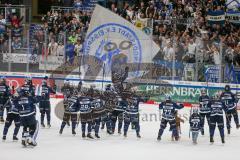 Penny DEL - Eishockey - Saison 2021/22 - ERC Ingolstadt - Augsburger Panther - Die Spieler bedanken sich bei den Fans - jubel -  Foto: Stefan Bösl