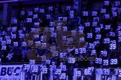 DEL; ERC Ingolstadt - Dresdner Eislöwen; Ehrung Thomas Greilinger (39 ERC) mit seinen Söhnen, Fans Choreografien mit der Rückennummer 39