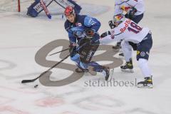 DEL - Eishockey - Saison 2020/21 - ERC Ingolstadt - EHC Red Bull München - David Elsner (#61 ERCI) - Schütz Justin (#12 München) - Foto: Jürgen Meyer