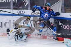 DEL; ERC Ingolstadt - Dresdner Eislöwen; Zweikampf Kampf um den Puck Hauf Luca (85 ERC) Riedl Bruno (75 DDE)